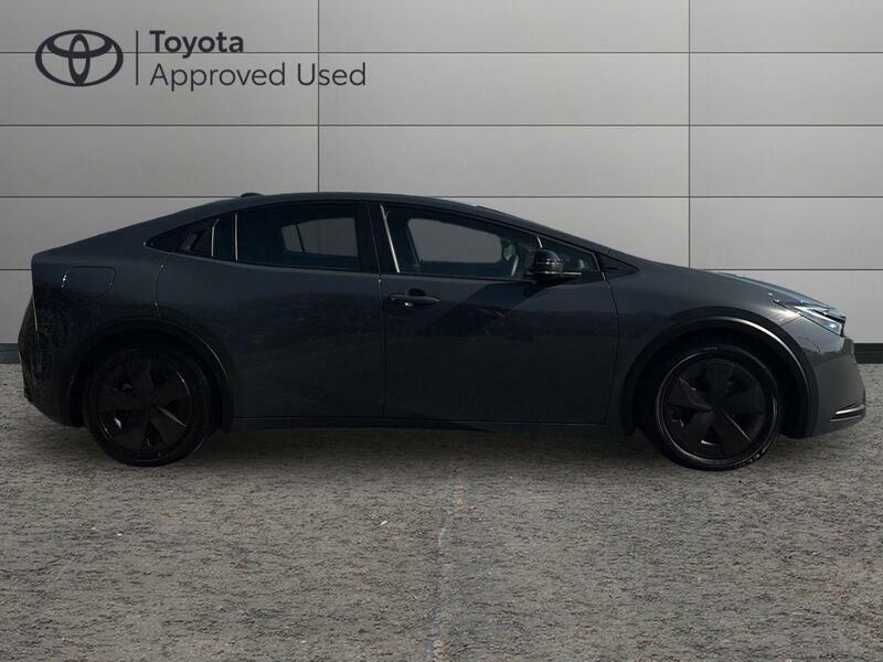 Toyota Prius 2.0 13.6Kwh Design Hatchback Plug-in Hy #2