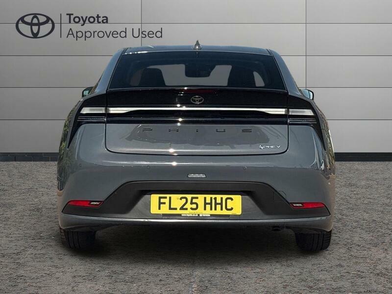 Toyota Prius 2.0 13.6Kwh Design Hatchback Plug-in Hy #4