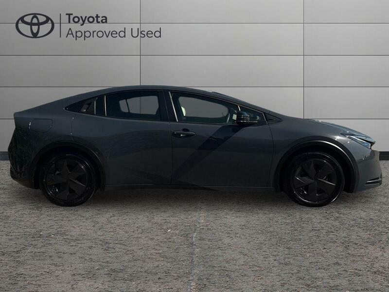 Toyota Prius 2.0 13.6Kwh Design Hatchback Plug-in Hy #2