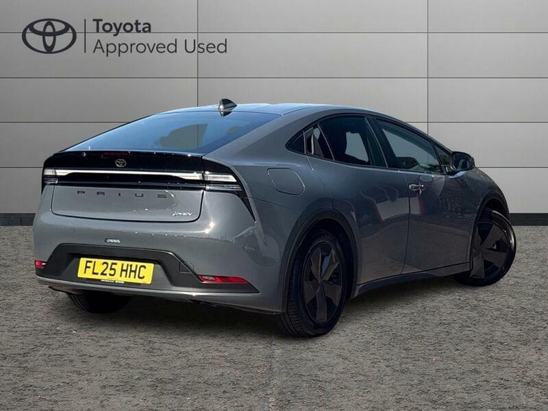 Toyota Prius 2.0 13.6Kwh Design Hatchback Plug-in Hy #3