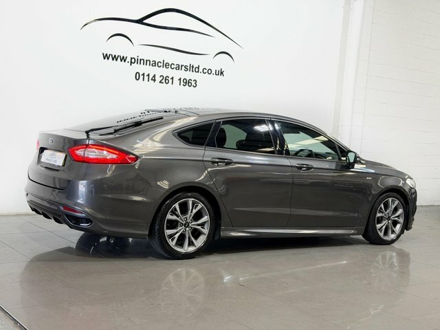Ford Mondeo Mondeo Vignale Hev Red #11