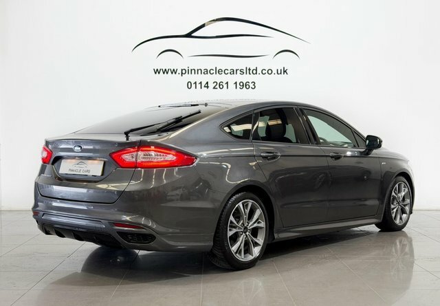 Ford Mondeo Mondeo Vignale Hev Red #9