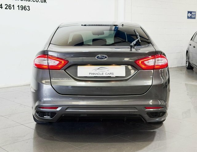 Ford Mondeo Mondeo Vignale Hev Red #8