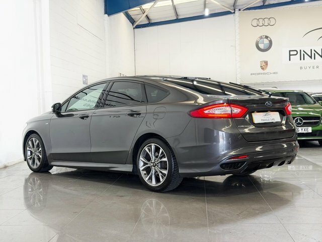 Ford Mondeo Mondeo Vignale Hev Red #10