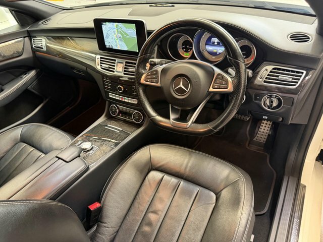 Mercedes-Benz CLS 2015 2.1 Cls220 Bluetec Amg Line Shooting Brake G- White #3