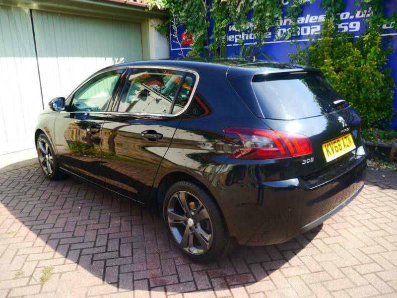 Peugeot 308 1.5 Bluehdi 130 Allure Black #4
