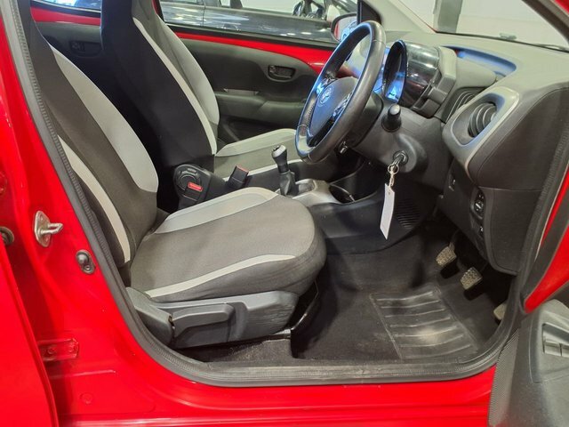 Toyota Aygo 1.0 Vvt-i X-pression 69 Bhp White #7