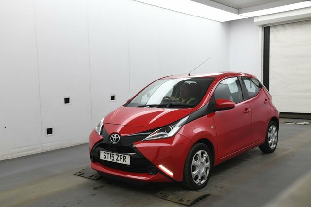 Toyota Aygo Vvt-i X-play Hatchback Red #4