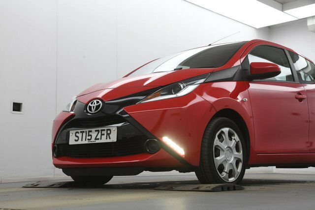 Toyota Aygo Vvt-i X-play Hatchback Red #6
