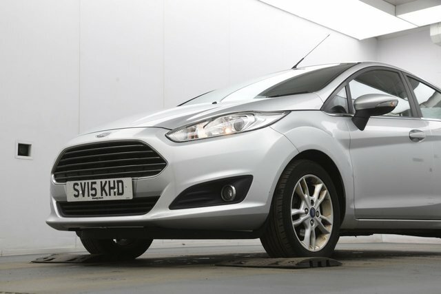 Ford Fiesta Ecoboost Zetec Hatchback SV15KHD Silver #2