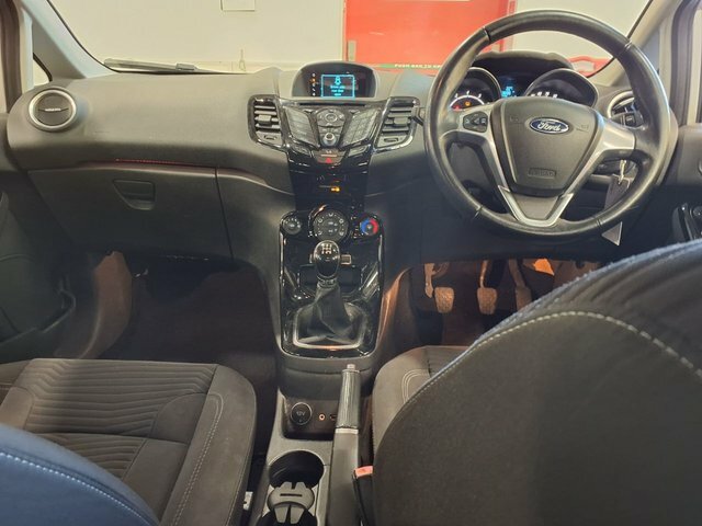 Ford Fiesta Ecoboost Zetec Hatchback SV15KHD Silver #3