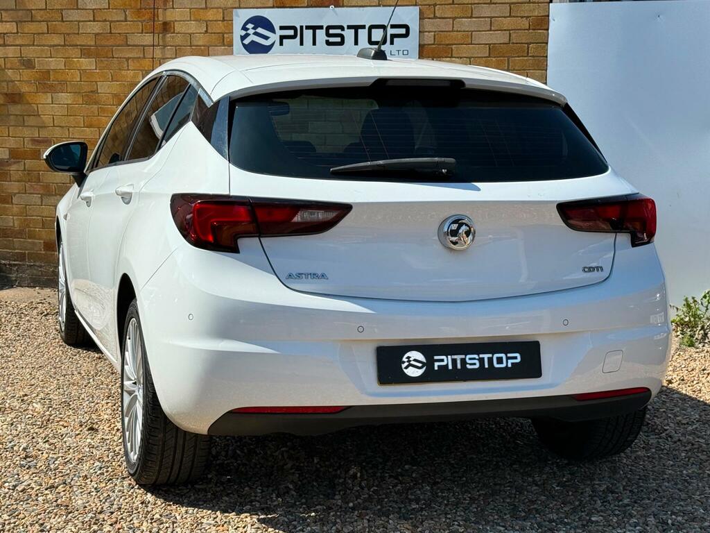 Vauxhall Astra Elite White #2