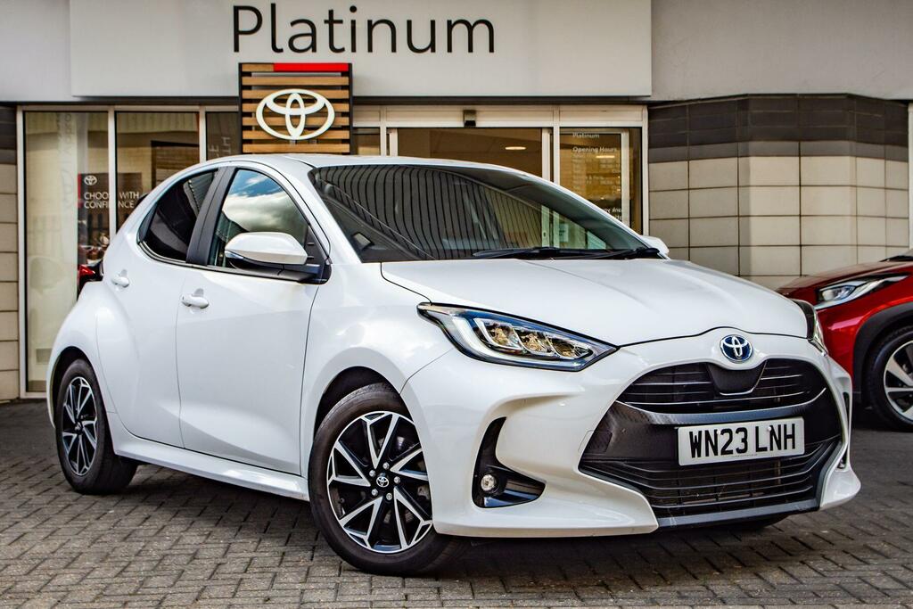 Toyota Yaris 1.5 Vvt-h Design E-cvt Euro 6 Ss White