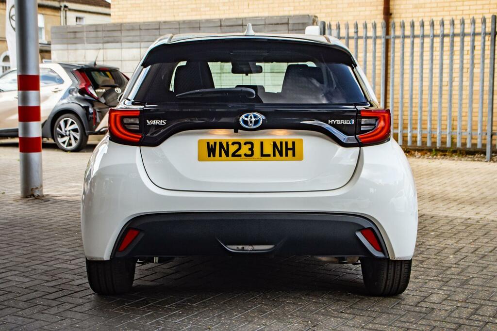Toyota Yaris 1.5 Vvt-h Design E-cvt Euro 6 Ss WN23LNH White #4