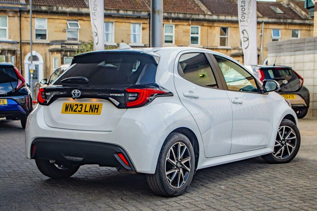 Toyota Yaris 1.5 Vvt-h Design E-cvt Euro 6 Ss WN23LNH White #2