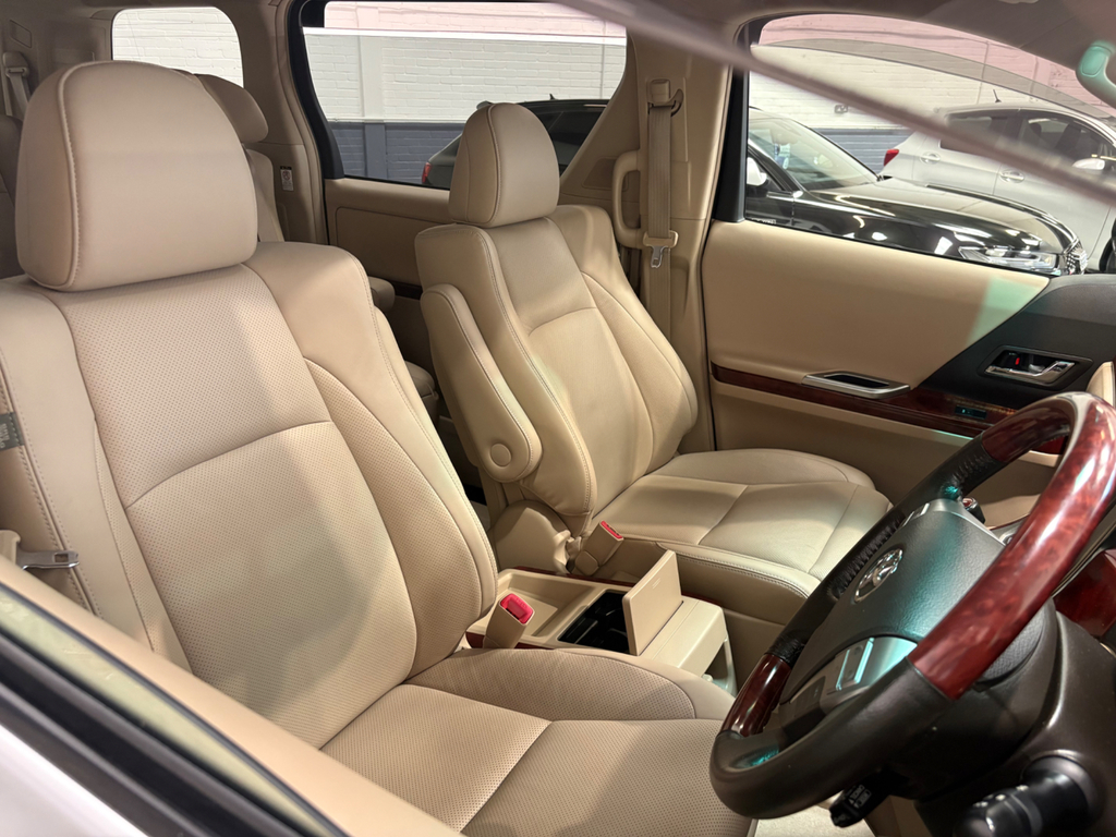 Toyota Vellfire 3.5V Leather Edition-cruise Control-sunrrofs-bodyk #3