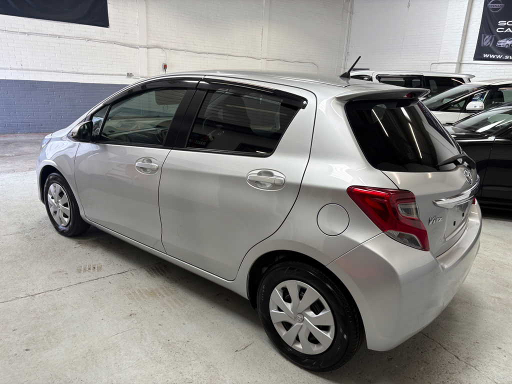 Toyota Vitz 1.3 F Vitz-low Mileage- Reverse Camera-  #5