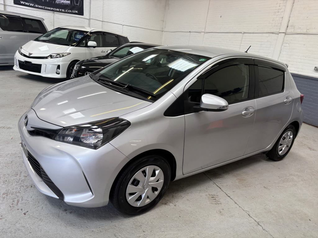 Toyota Vitz 1.3 F Vitz-low Mileage- Reverse Camera-  #6