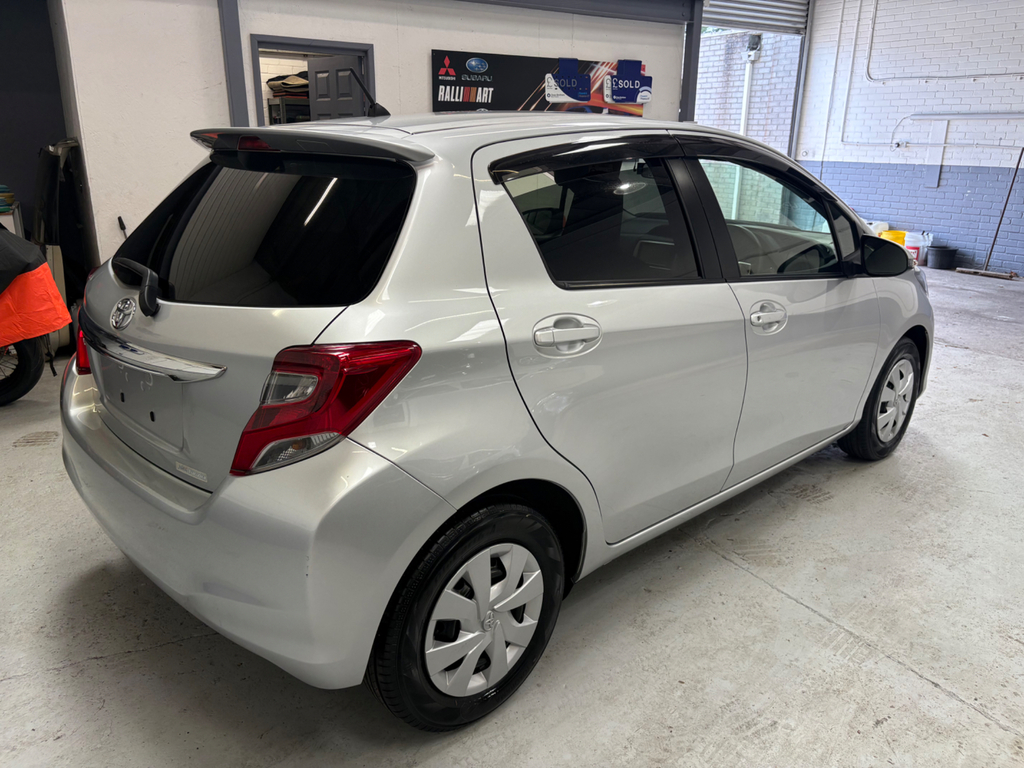 Toyota Vitz 1.3 F Vitz-low Mileage- Reverse Camera-  #3