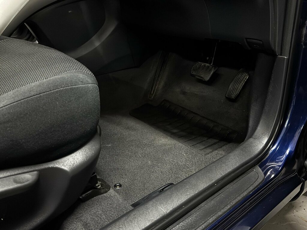 Toyota Auris Tr Valvematic Grey #16