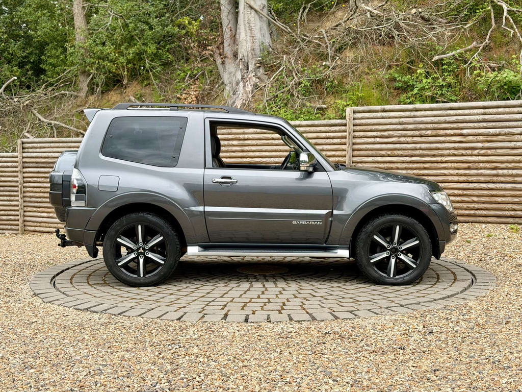 Mitsubishi Shogun Suv 3.2 Di-dc Warrior 4Wd Euro 6 Swb 201 Grey #15