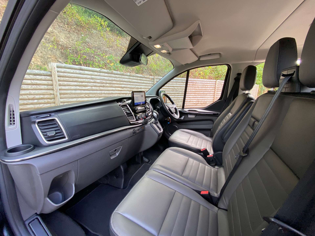 Ford Tourneo Custom 320 Ecoblue Titanium Minibus Double Cab Aut  #2