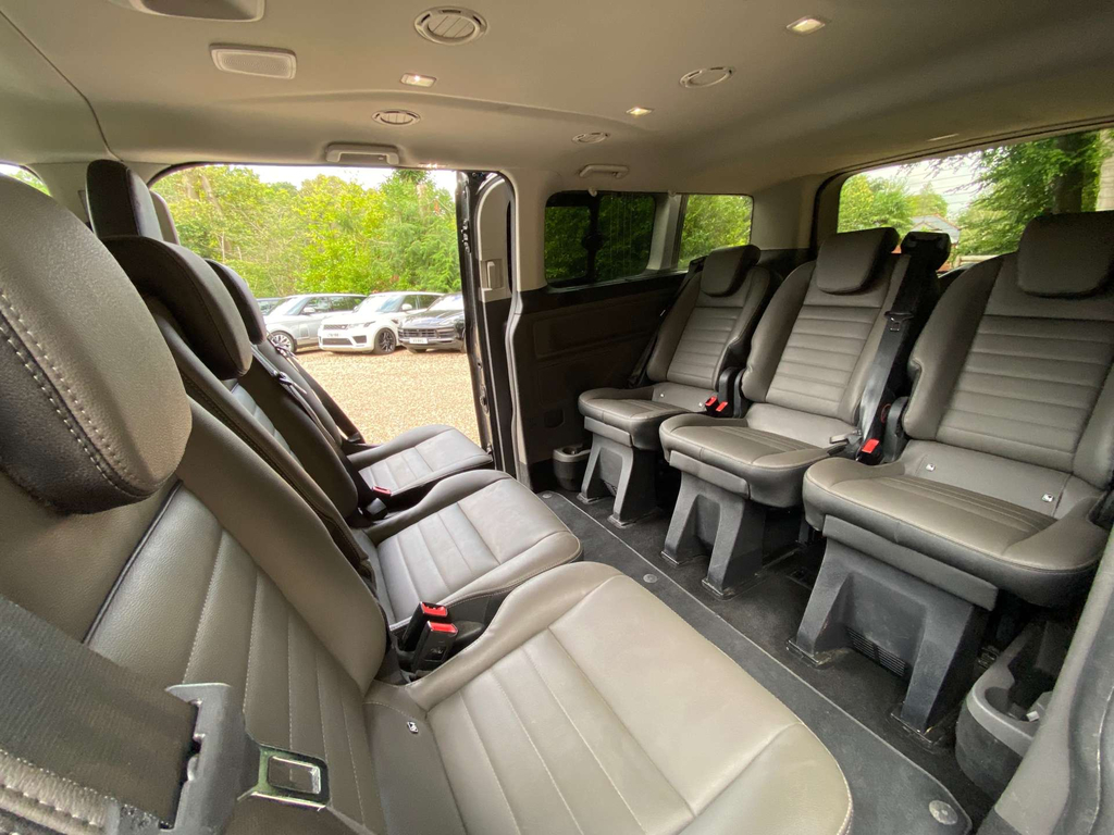 Ford Tourneo Custom 320 Ecoblue Titanium Minibus Double Cab Aut  #3