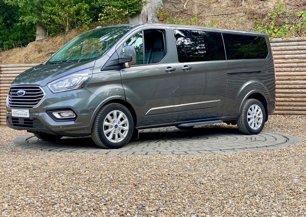 Ford Tourneo Custom 320 Ecoblue Titanium Minibus Double Cab Aut 