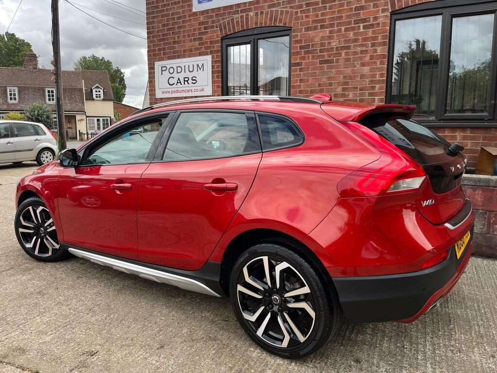 Volvo V40 Cross Country Hatchback 1.5 T3 Gpf Pro Euro 6 Ss Red #4