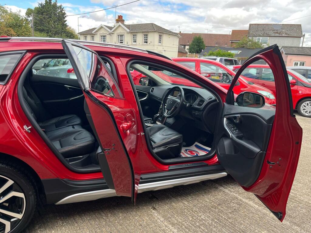 Volvo V40 Cross Country Hatchback 1.5 T3 Gpf Pro Euro 6 Ss Red #2
