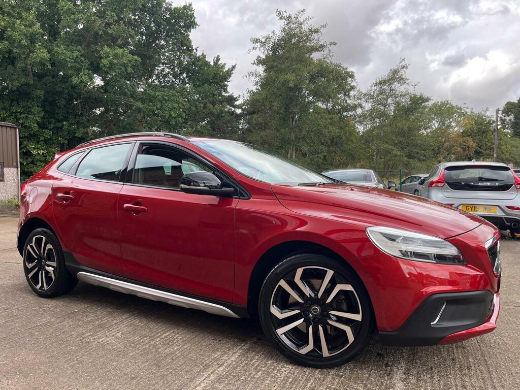 Volvo V40 Cross Country Hatchback 1.5 T3 Gpf Pro Euro 6 Ss Red