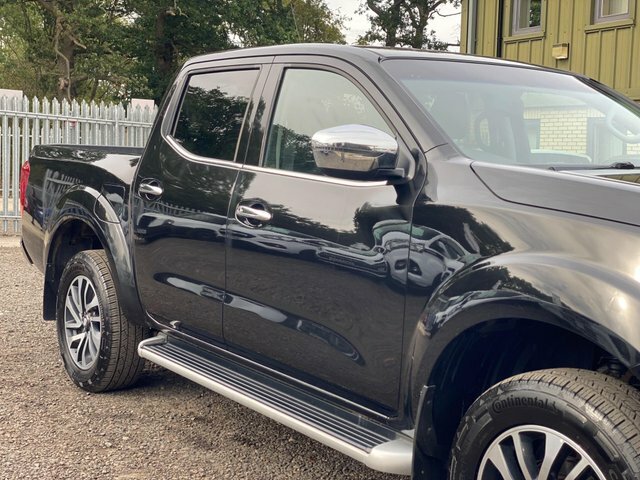 Nissan Navara Double Cab Pick Up Tekna 2.3Dci 190 4Wd White #25