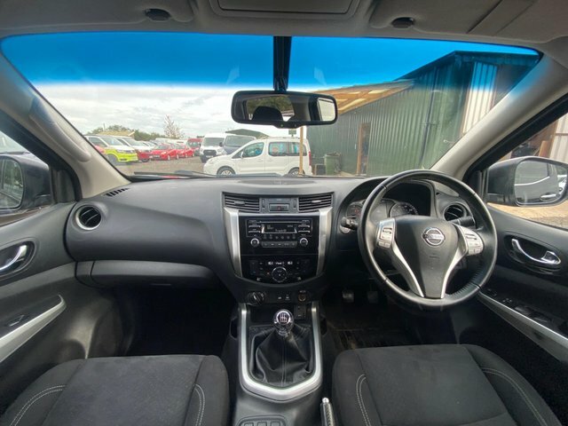 Nissan Navara Double Cab Pick Up Tekna 2.3Dci 190 4Wd White #8