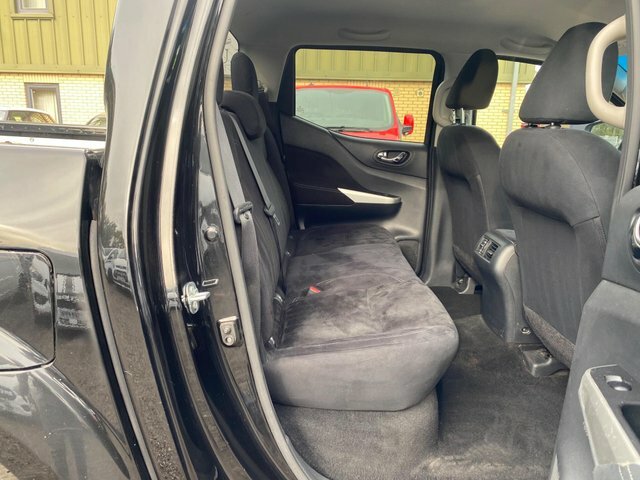 Nissan Navara Double Cab Pick Up Tekna 2.3Dci 190 4Wd White #44