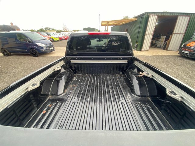 Nissan Navara Double Cab Pick Up Tekna 2.3Dci 190 4Wd White #50