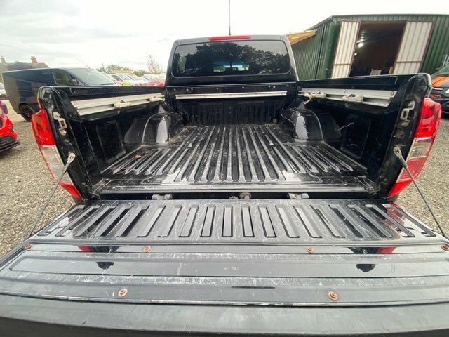 Nissan Navara Double Cab Pick Up Tekna 2.3Dci 190 4Wd White #47