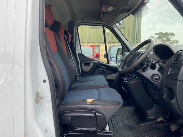 Renault Master 2.3 Dci 33 Business Fwd Mwb Medium Roof Euro 6 White #2
