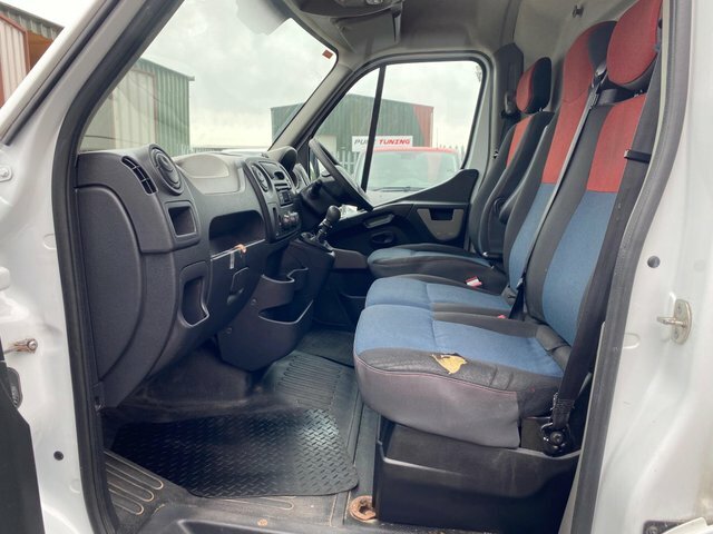 Renault Master 2.3 Dci 33 Business Fwd Mwb Medium Roof Euro 6 White #4