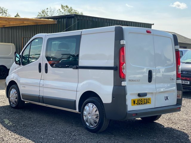 Renault Trafic Mpv Silver #17