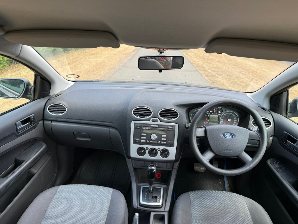 Ford Focus 2005 Ford Focus 1.6 Zetec Just 129,000 Silver #10