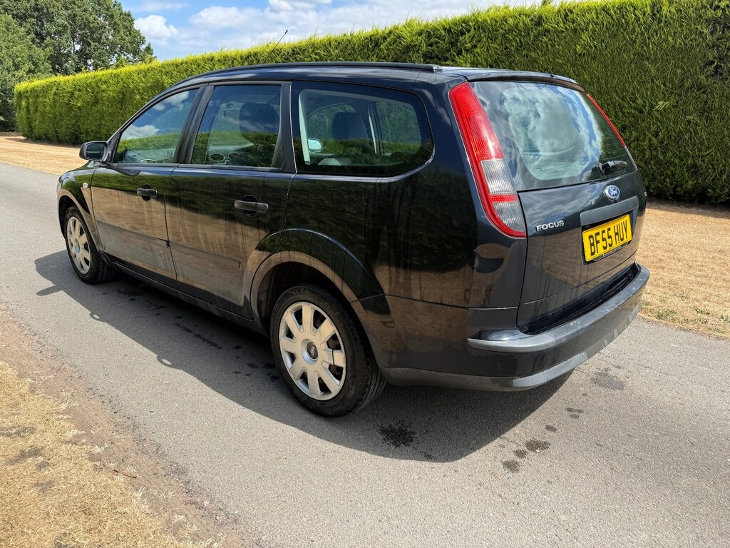 Ford Focus 2005 Ford Focus 1.6 Zetec Just 129,000 Silver #5