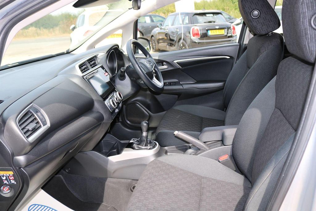 Honda Jazz 1.3 Ex Navi Cvt Red #19