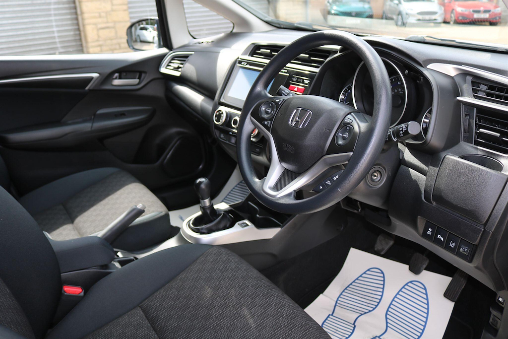 Honda Jazz 1.3 Ex Navi Cvt Red #17