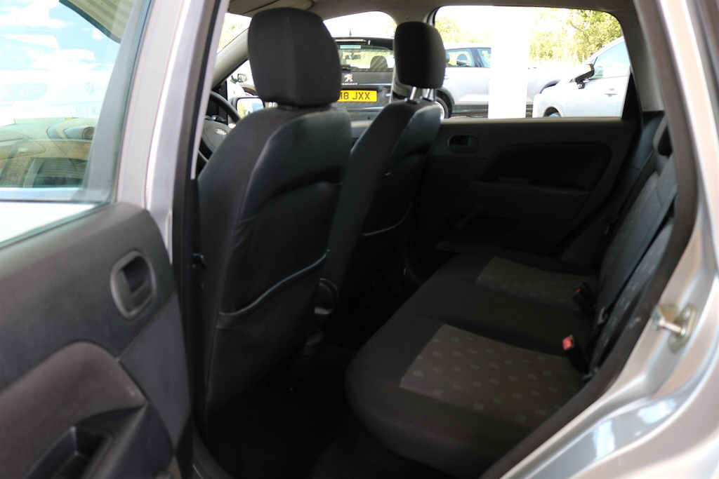 Ford Fiesta 1.2 LX 16V 74 Bhp Silver #8