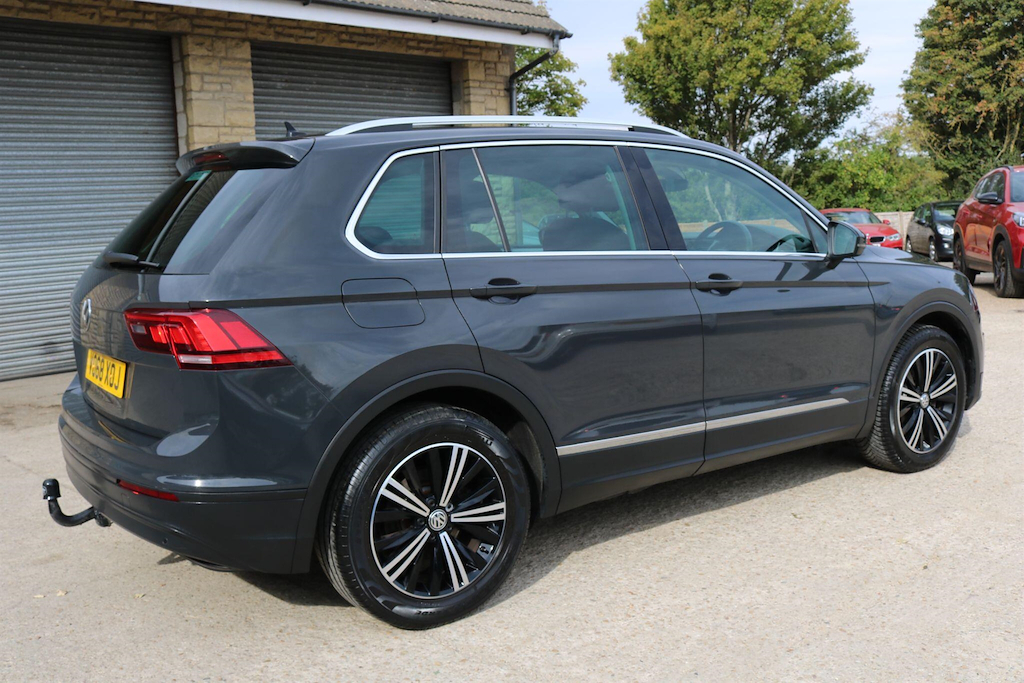 Volkswagen Tiguan 2.0 Tdi Se Navigation Euro 6 Ss #6