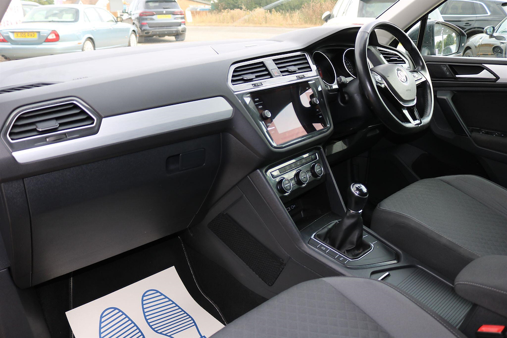 Volkswagen Tiguan White #20