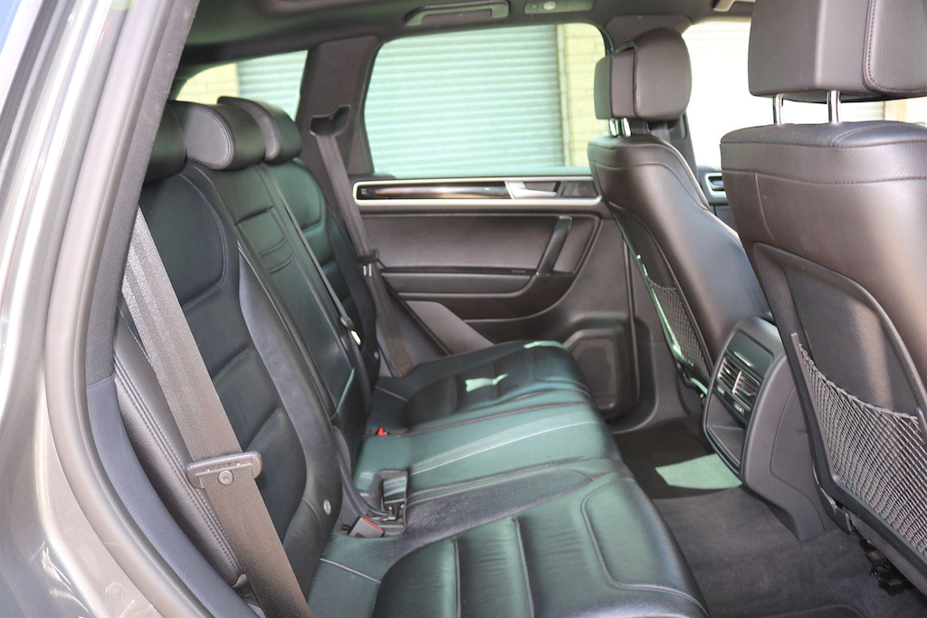 Volkswagen Touareg V6 R-line Plus Tdi Bluemotion Technology Black #21