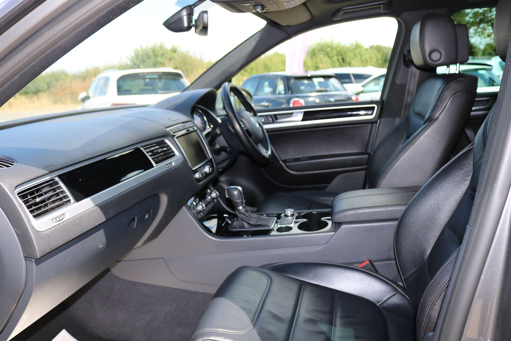 Volkswagen Touareg V6 R-line Plus Tdi Bluemotion Technology Black #19