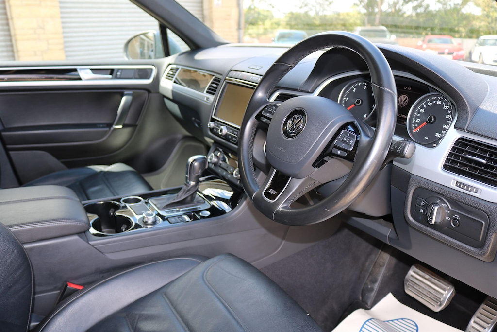 Volkswagen Touareg V6 R-line Plus Tdi Bluemotion Technology Black #17