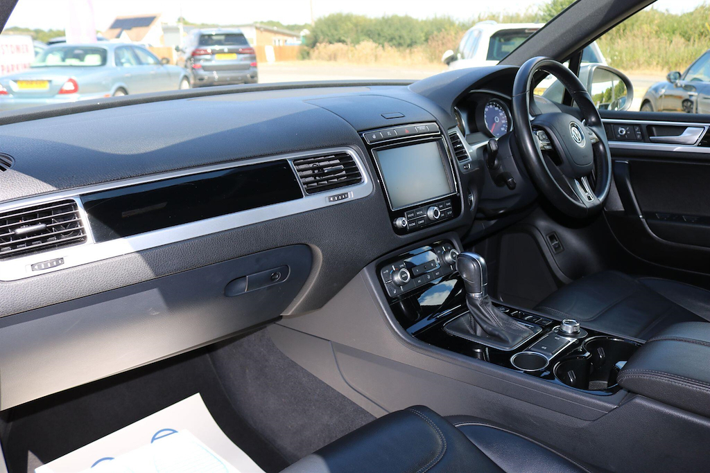 Volkswagen Touareg V6 R-line Plus Tdi Bluemotion Technology Black #20